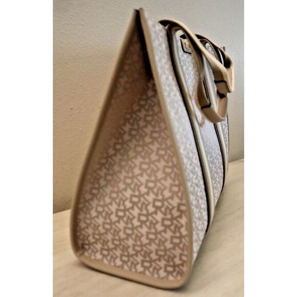 DKNY R41AFD61-gu0 Women's Beige Monogram Cassie Large Book Tote Bag - Picture 11 of 16